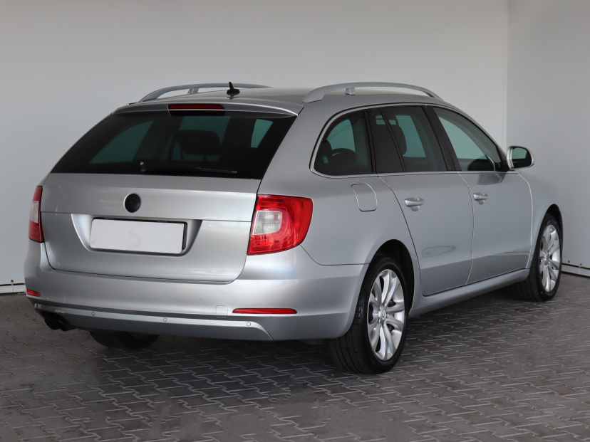 Škoda Superb, 2012