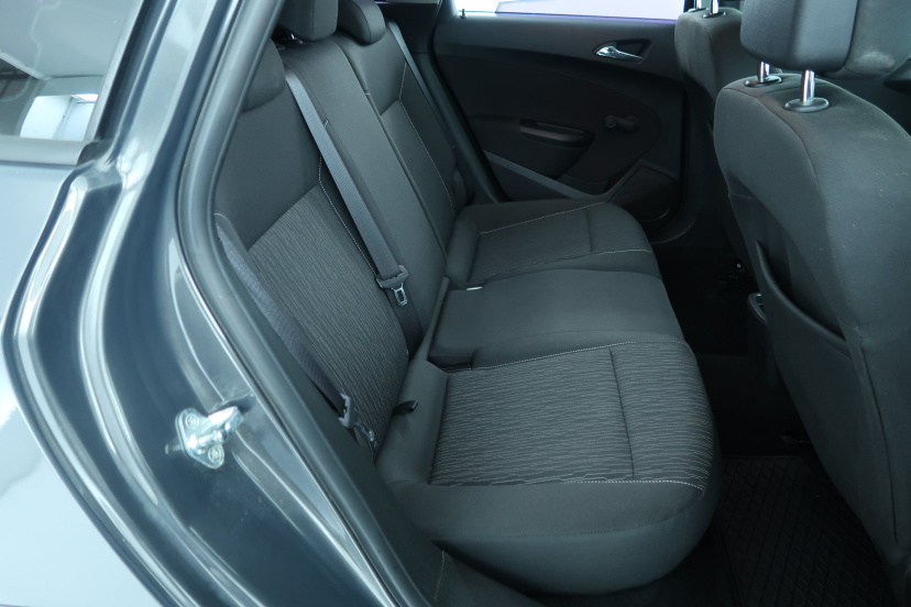 Opel Astra, 2013