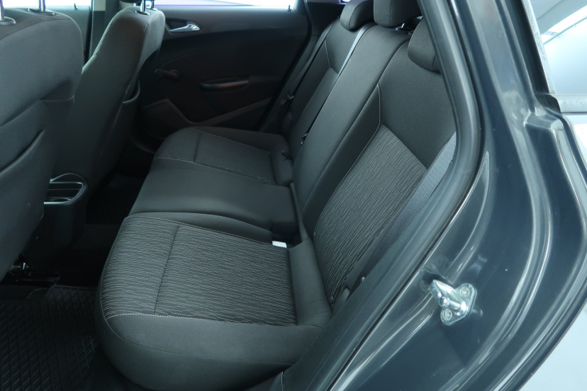 Opel Astra, 2013