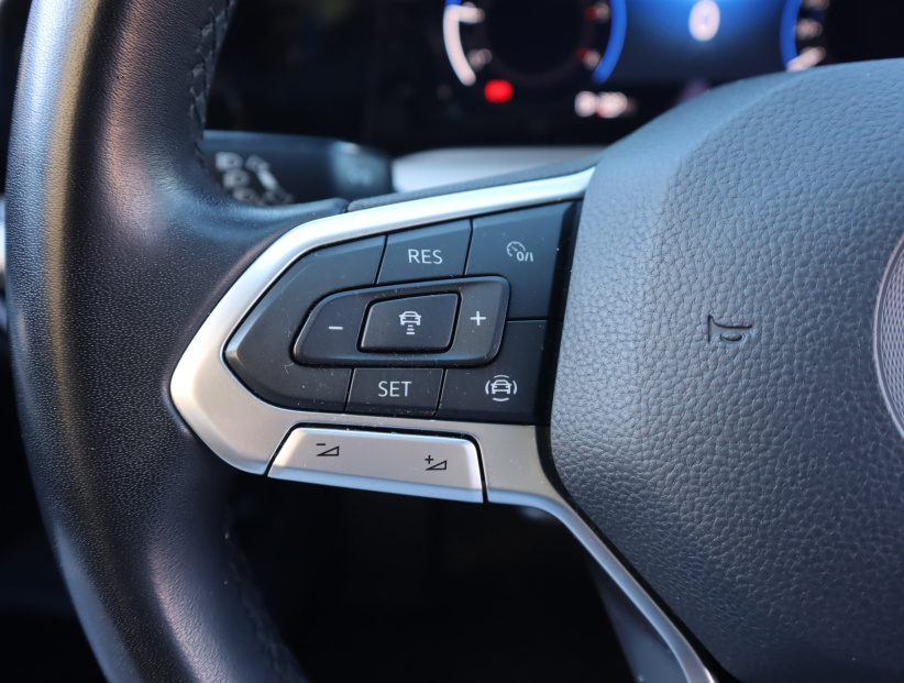 Volkswagen Golf, 2022