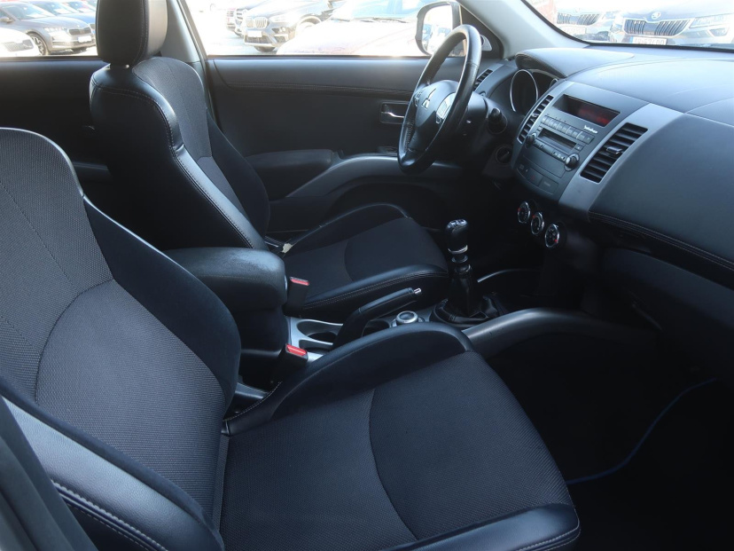 Mitsubishi Outlander, 2011