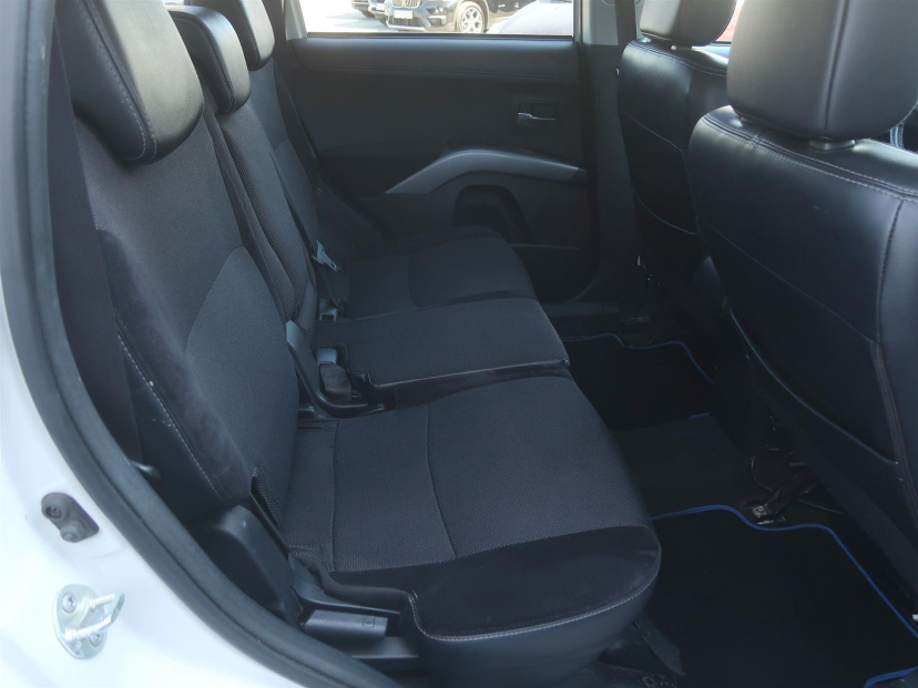 Mitsubishi Outlander, 2011
