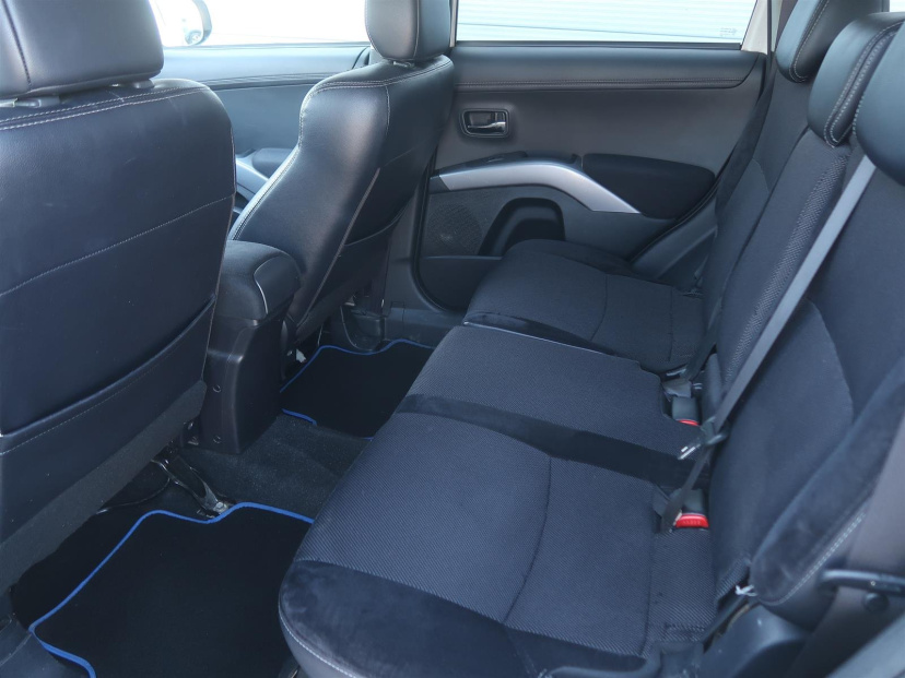 Mitsubishi Outlander, 2011