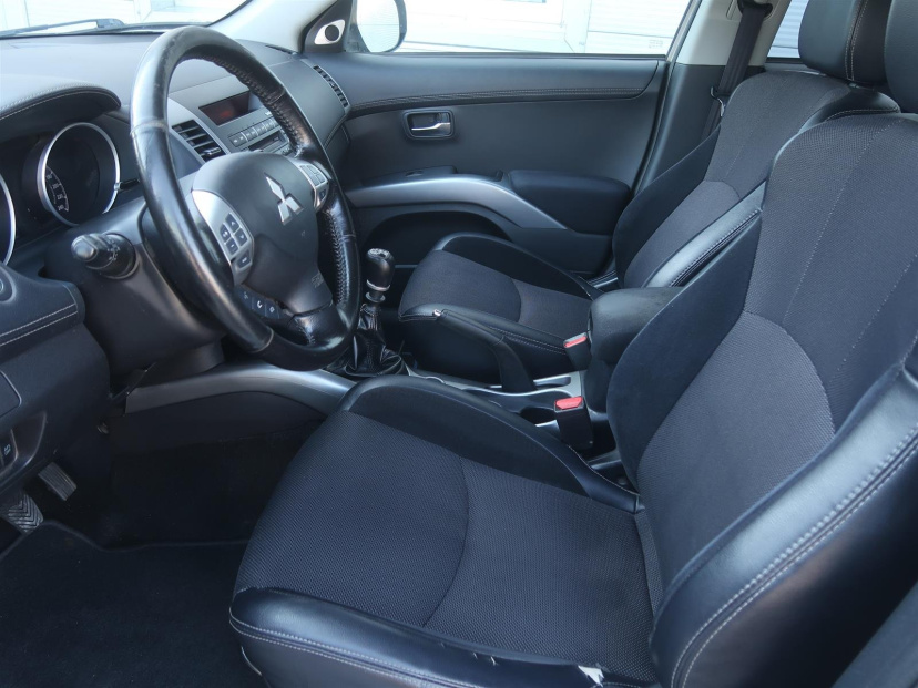 Mitsubishi Outlander, 2011