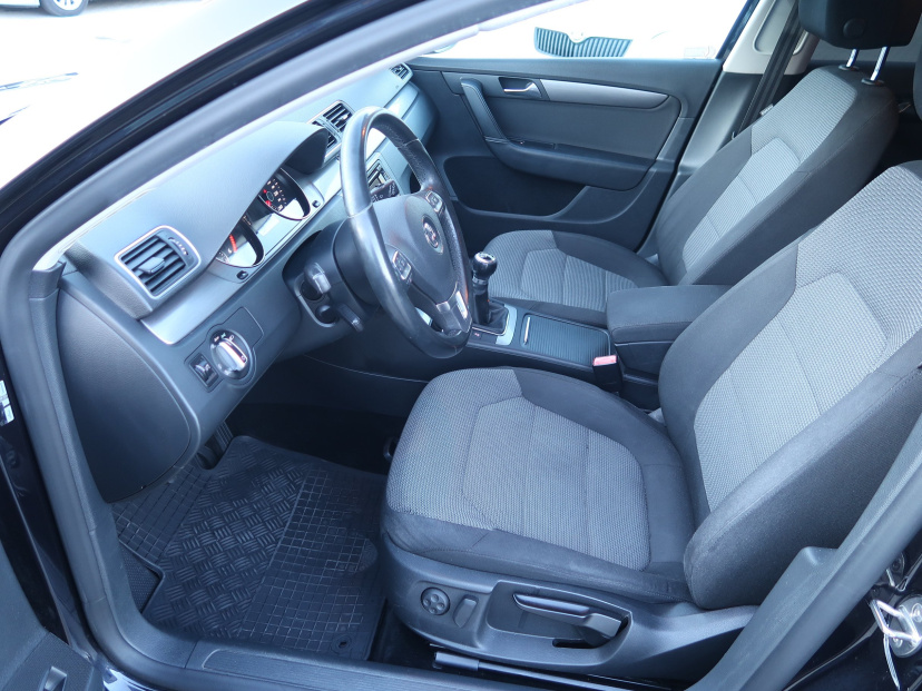 Volkswagen Passat, 2011