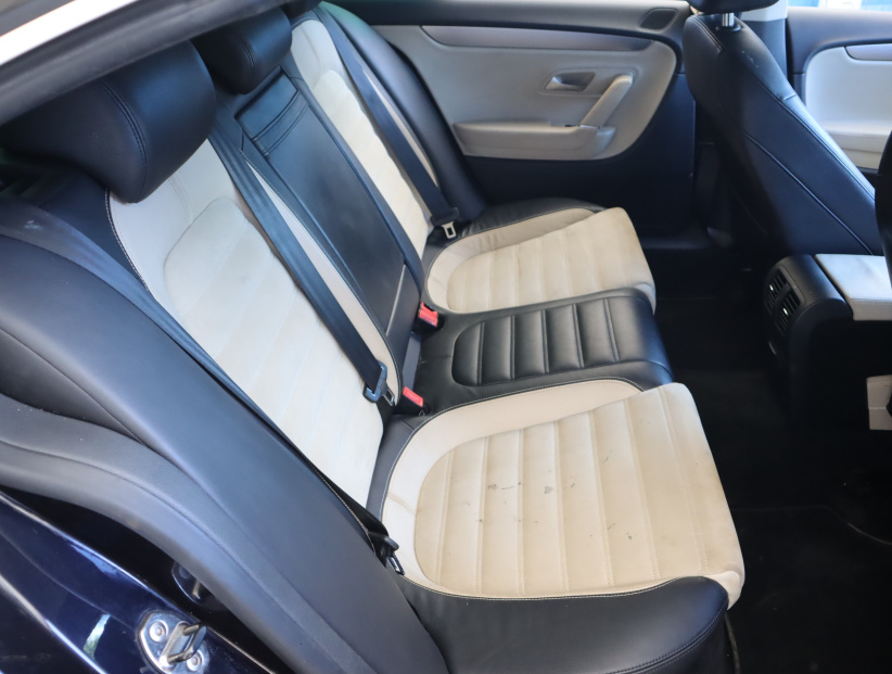 Volkswagen Passat CC, 2011
