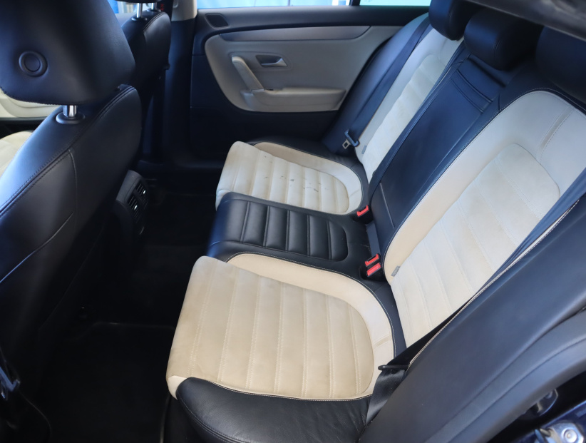 Volkswagen Passat CC, 2011