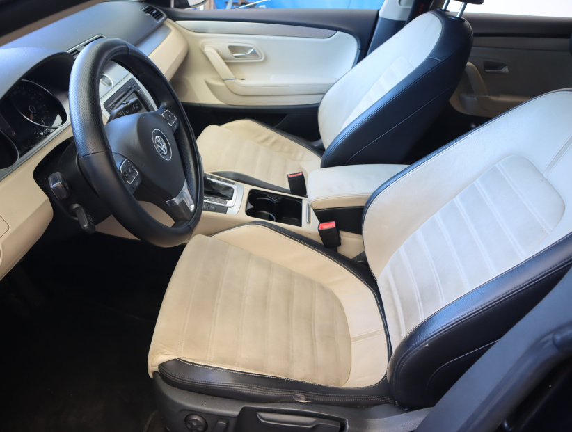 Volkswagen Passat CC, 2011