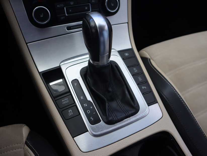 Volkswagen Passat CC, 2011