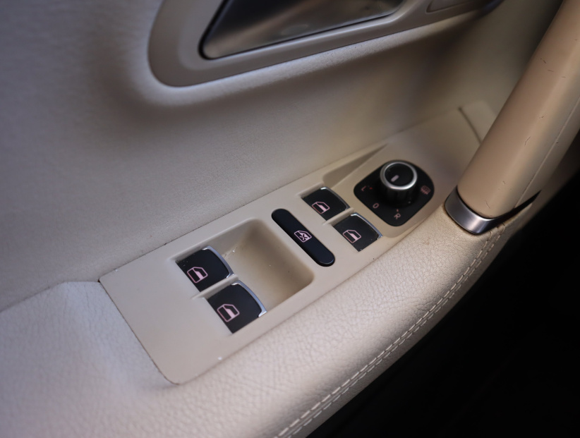 Volkswagen Passat CC, 2011