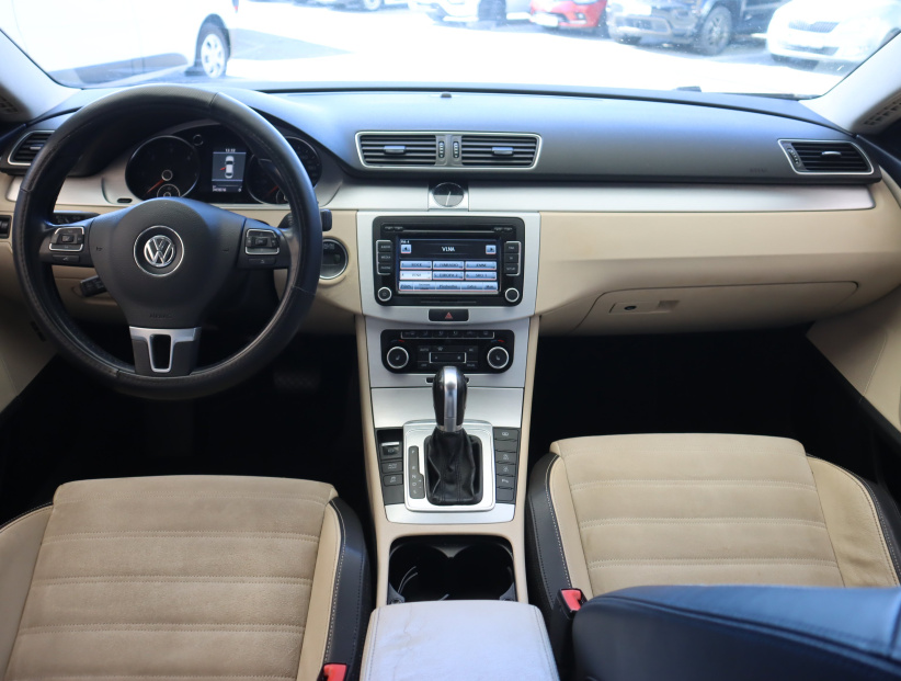 Volkswagen Passat CC, 2011
