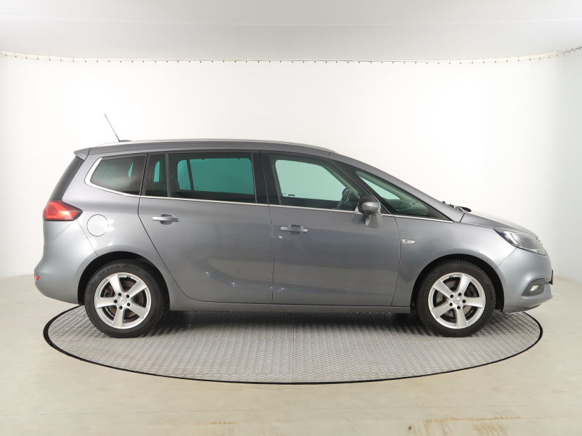 Opel Zafira Tourer, 2017