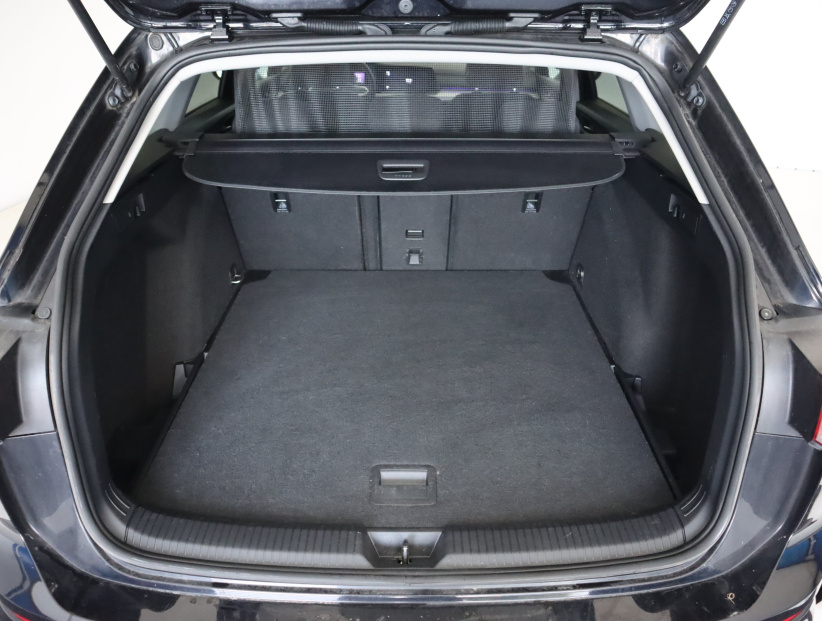 Volkswagen Golf, 2023