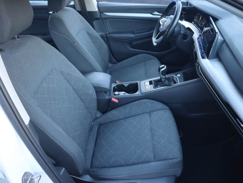 Volkswagen Golf, 2023