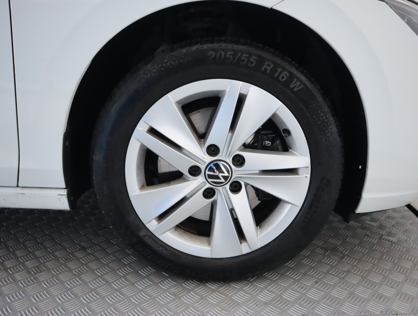 Volkswagen Golf, 2023