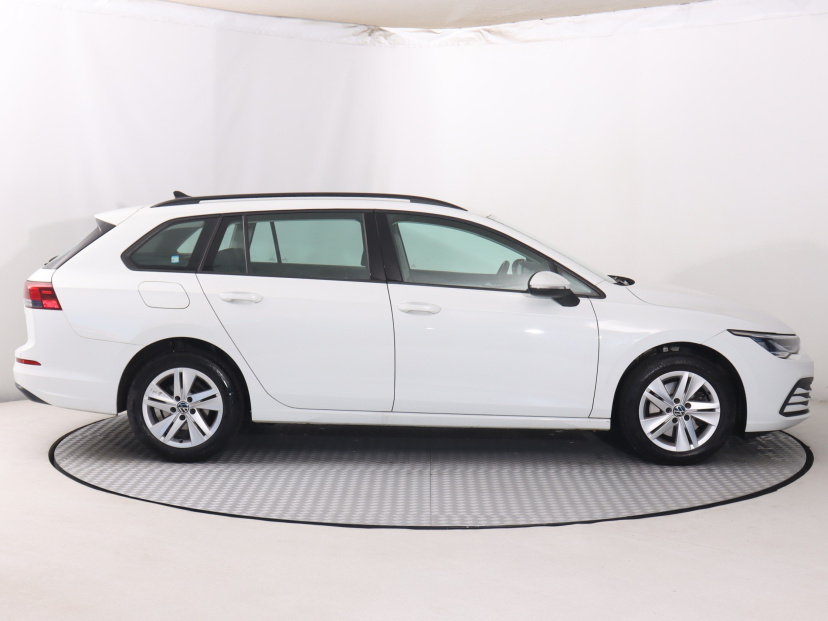 Volkswagen Golf, 2023