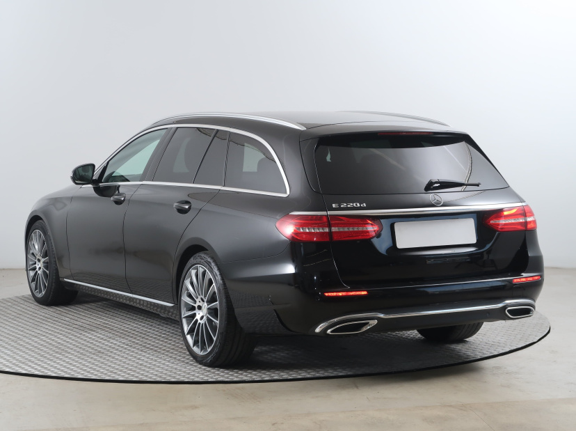 Mercedes-Benz E, 2016