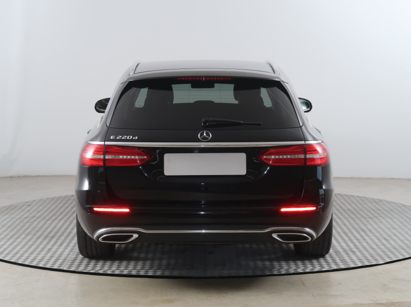 Mercedes-Benz E, 2016