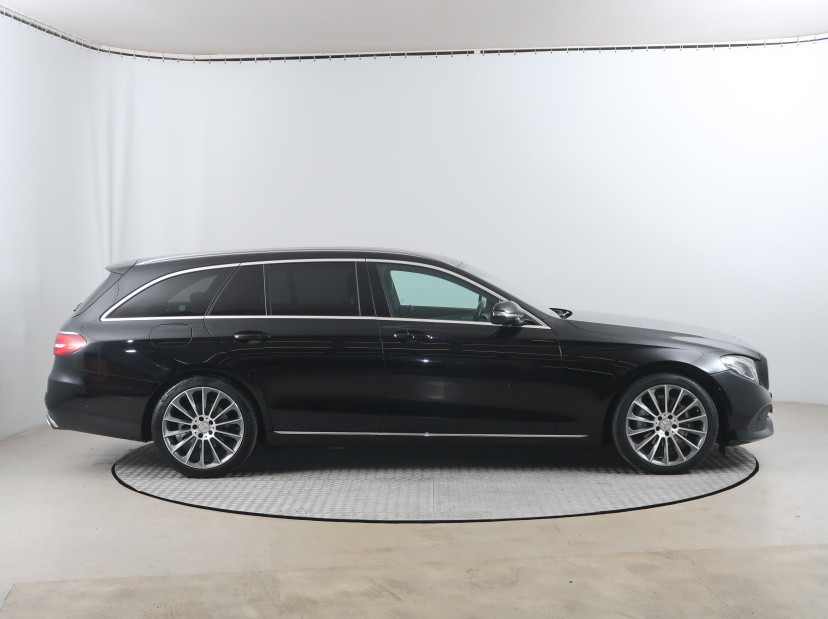 Mercedes-Benz E, 2016