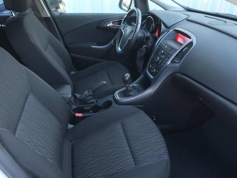 Opel Astra, 2013