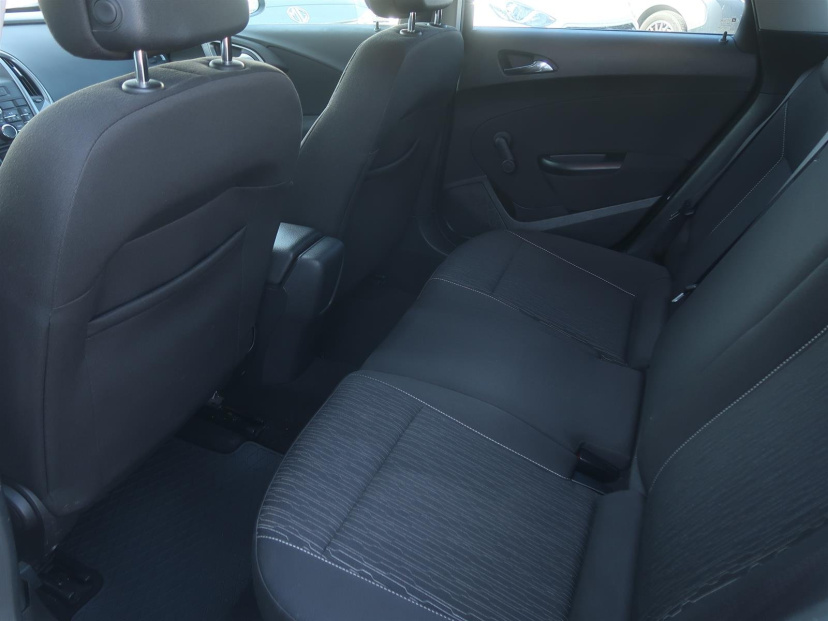 Opel Astra, 2013