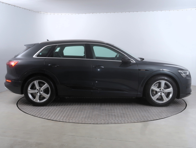Audi e-tron, 2019