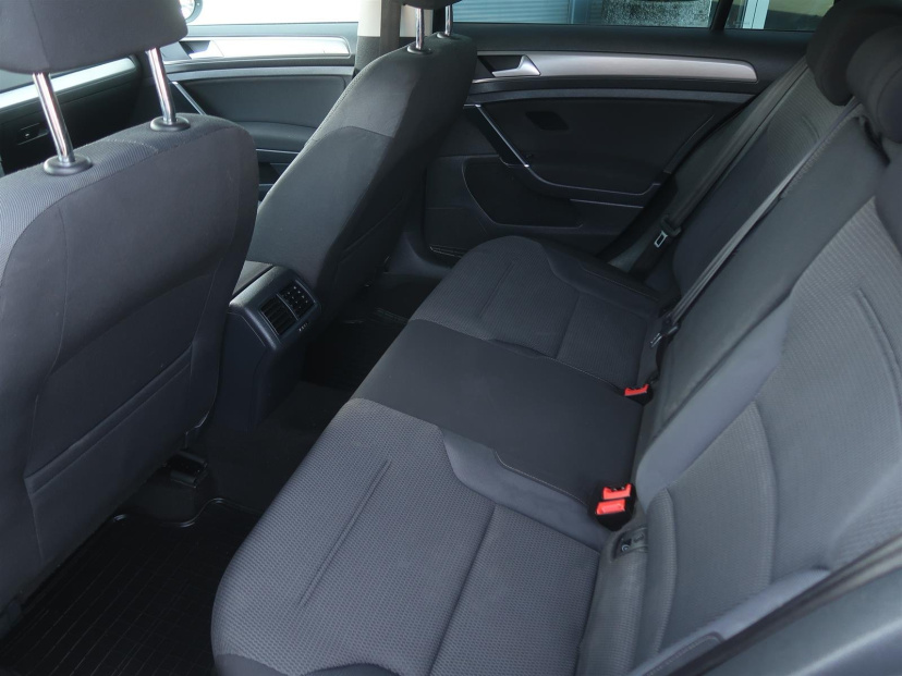 Volkswagen Golf, 2016