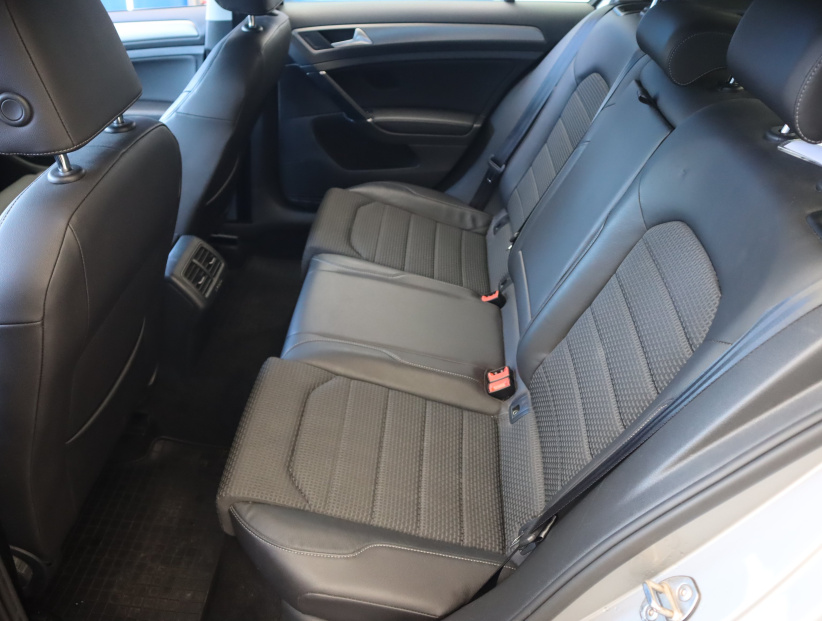 Volkswagen Golf, 2015