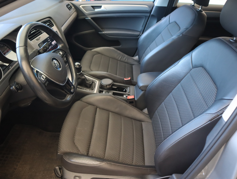 Volkswagen Golf, 2015