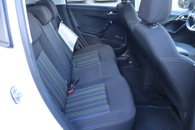 Peugeot 208, 2015