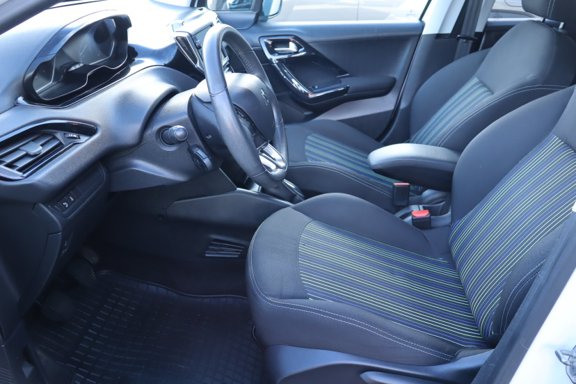 Peugeot 208, 2015