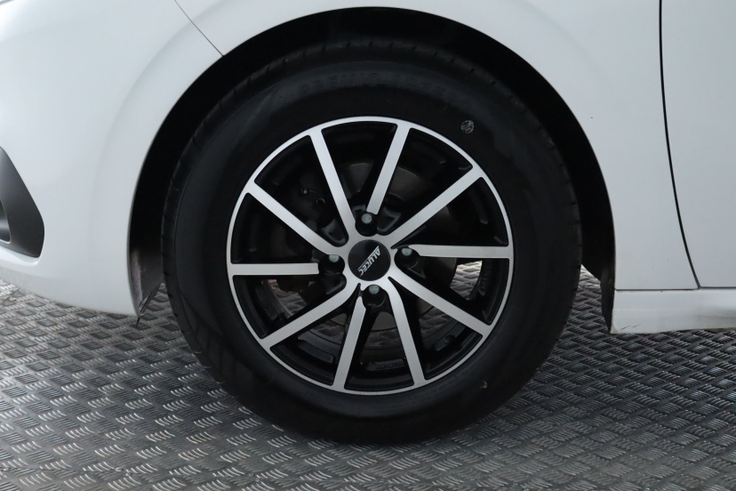 Peugeot 208, 2015