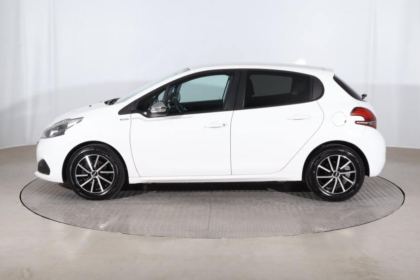 Peugeot 208, 2015