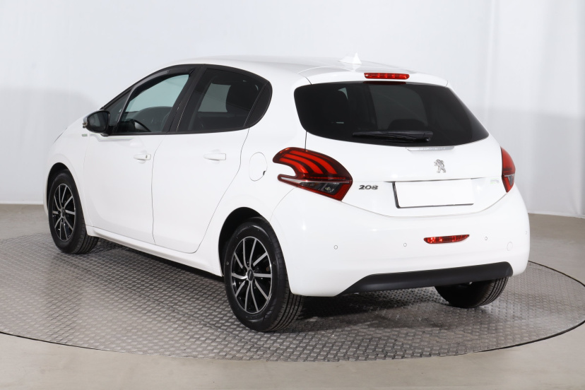 Peugeot 208, 2015