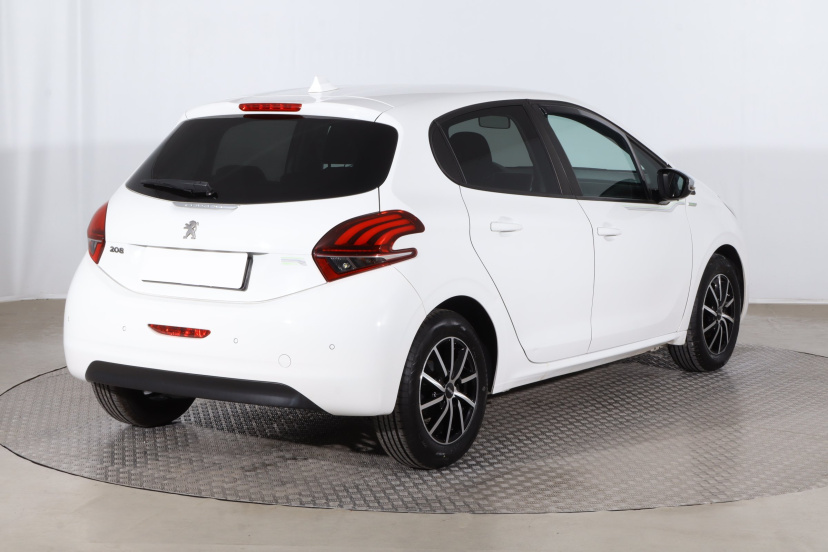 Peugeot 208, 2015
