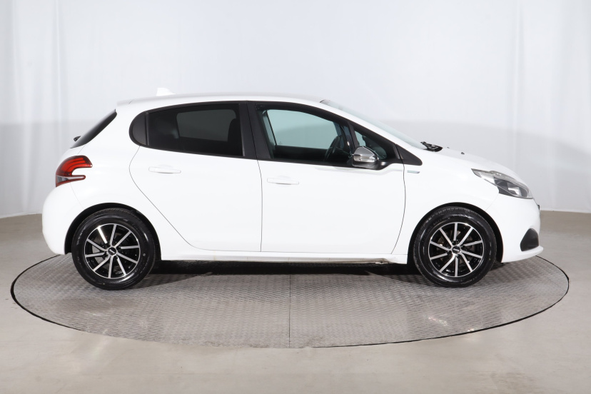 Peugeot 208, 2015