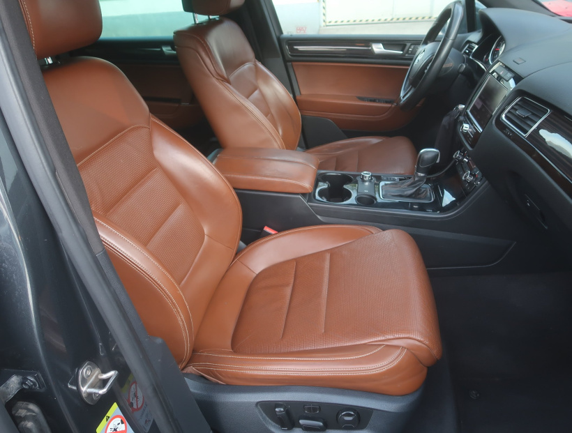 Volkswagen Touareg, 2013