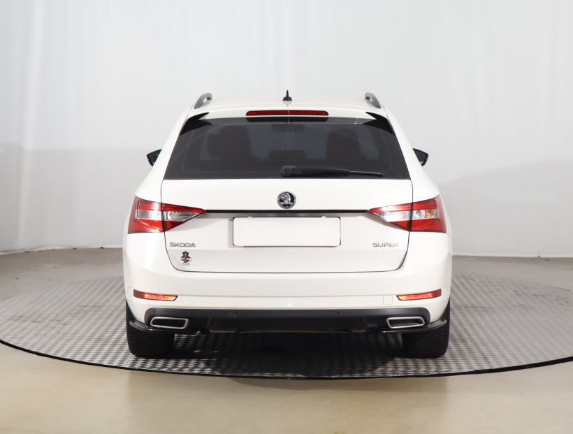Škoda Superb, 2015