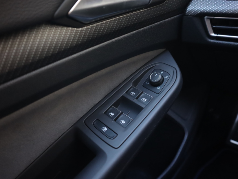 Volkswagen Golf, 2023