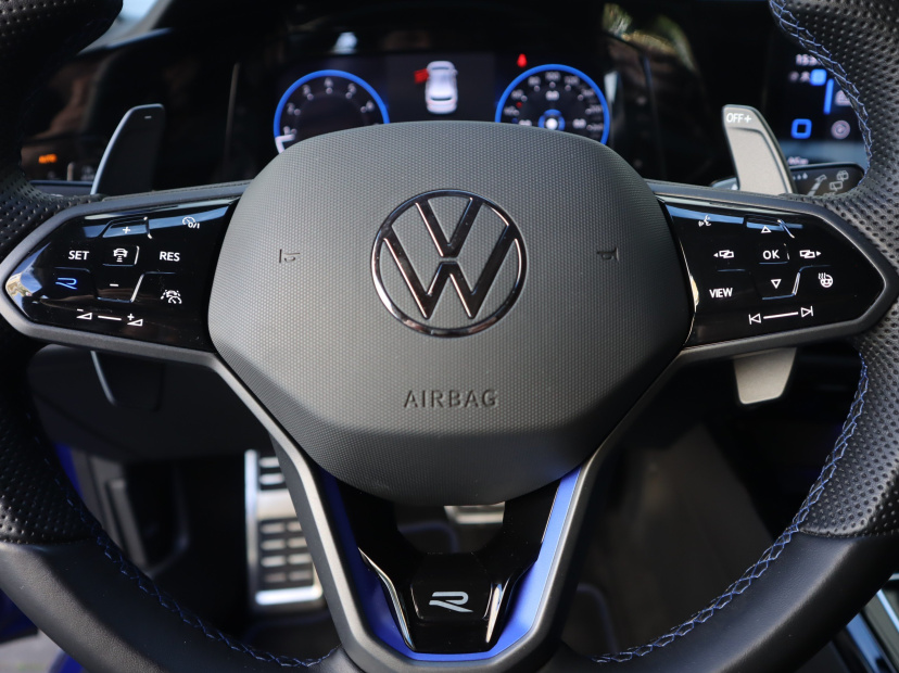 Volkswagen Golf, 2023