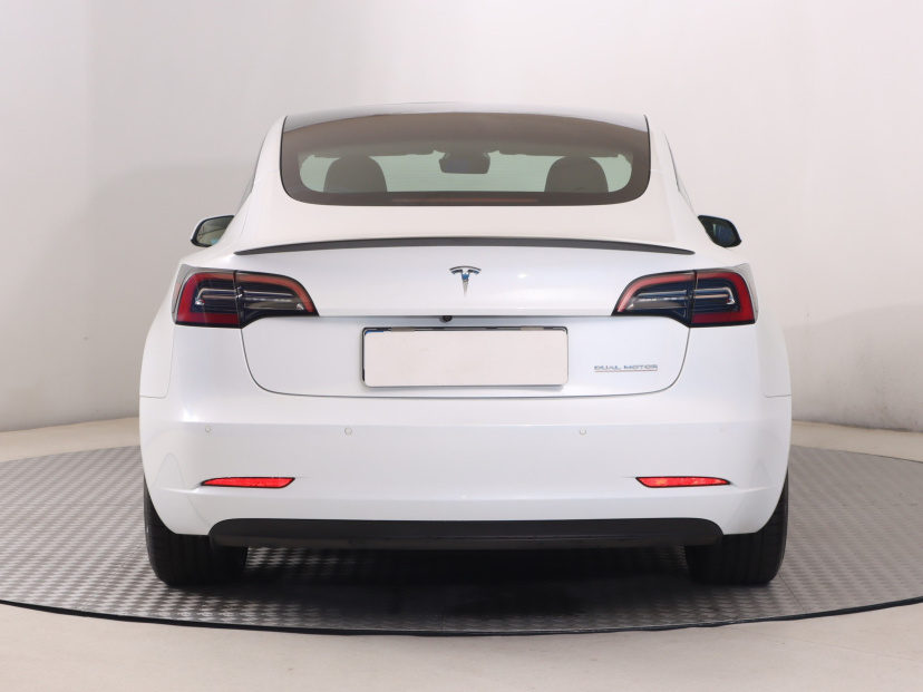 Tesla Model 3, 2022