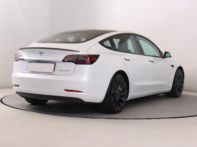 Tesla Model 3, 2022