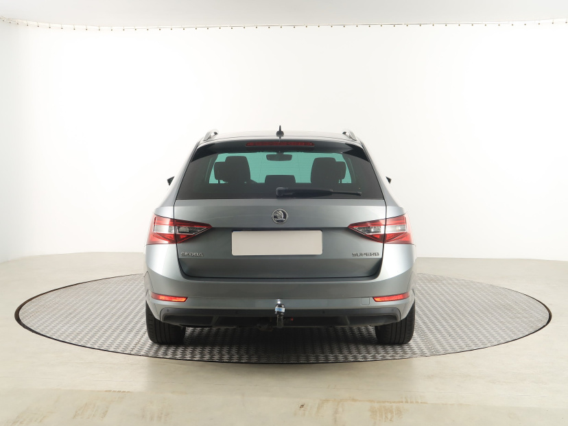 Škoda Superb, 2016