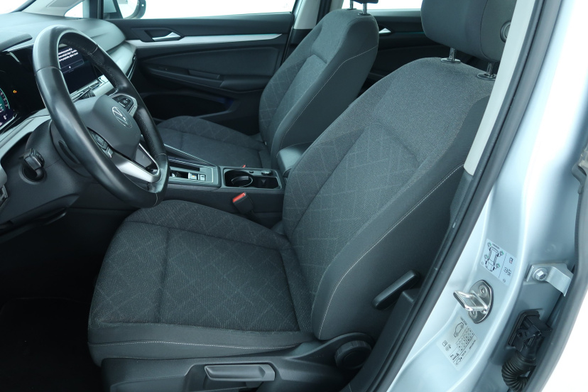 Volkswagen Golf, 2023