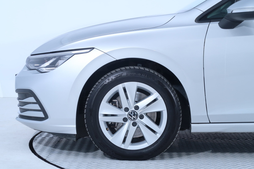 Volkswagen Golf, 2023
