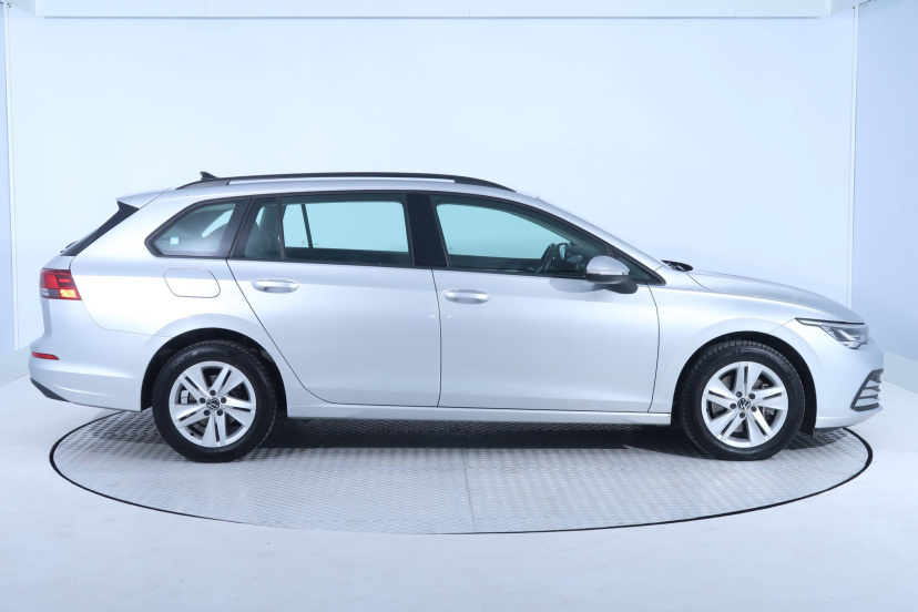 Volkswagen Golf, 2023