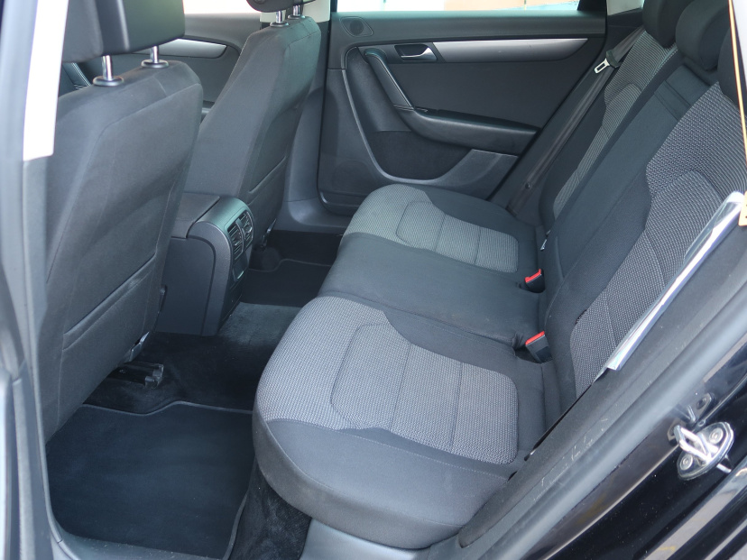 Volkswagen Passat, 2011