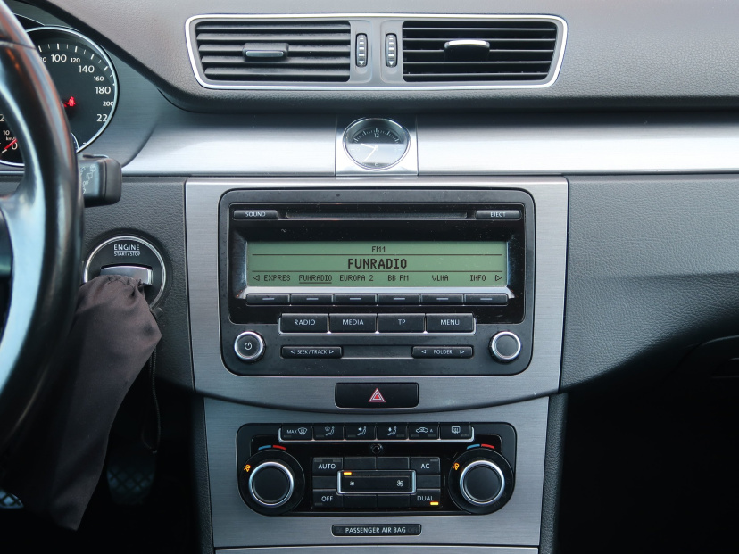 Volkswagen Passat, 2011