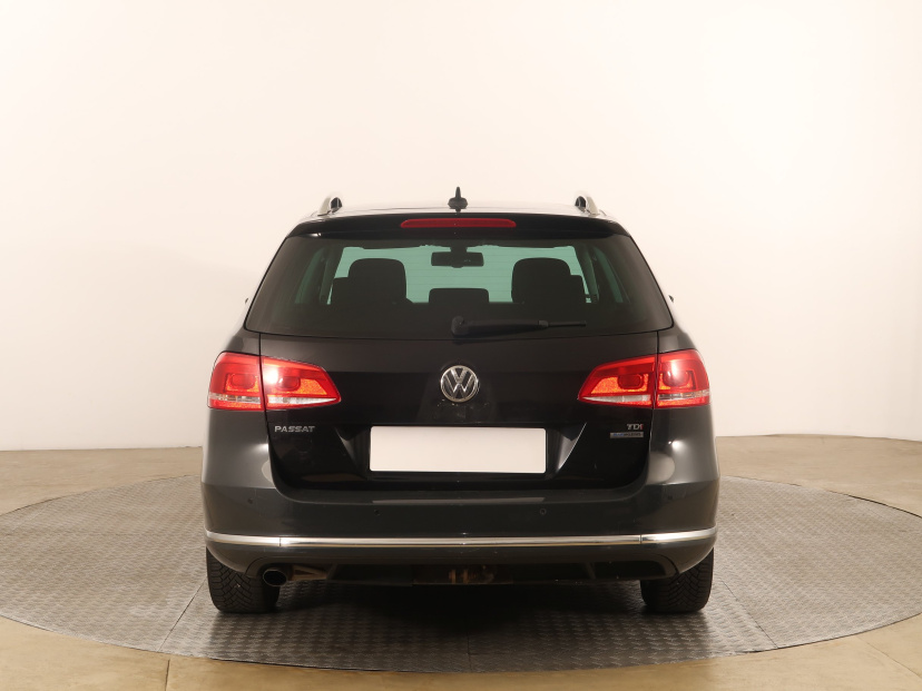 Volkswagen Passat, 2011