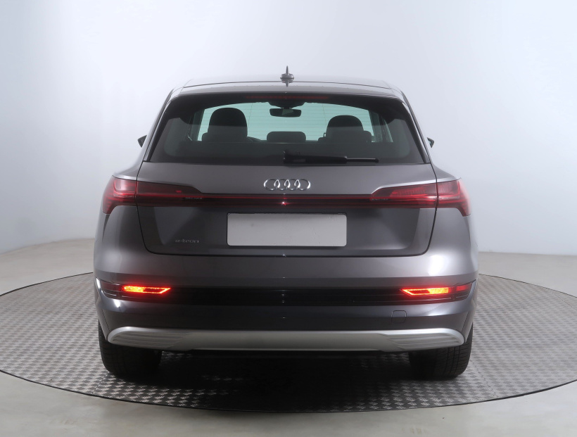 Audi e-tron, 2021